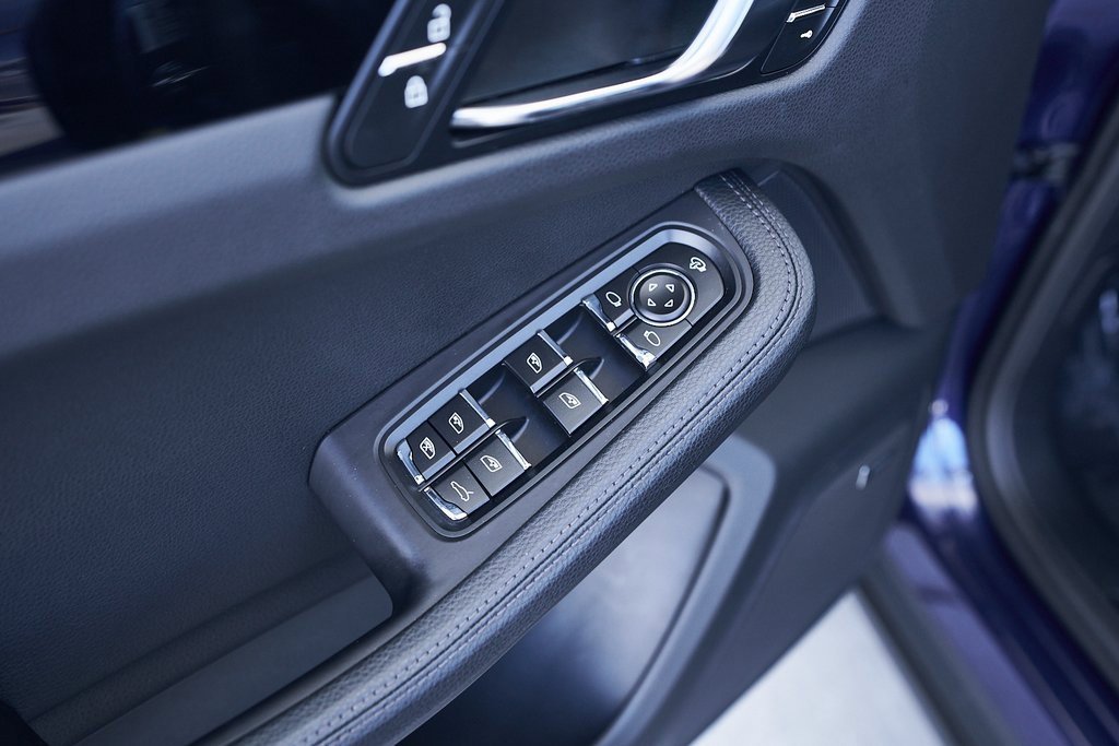 Used 2024 Porsche Macan image 19