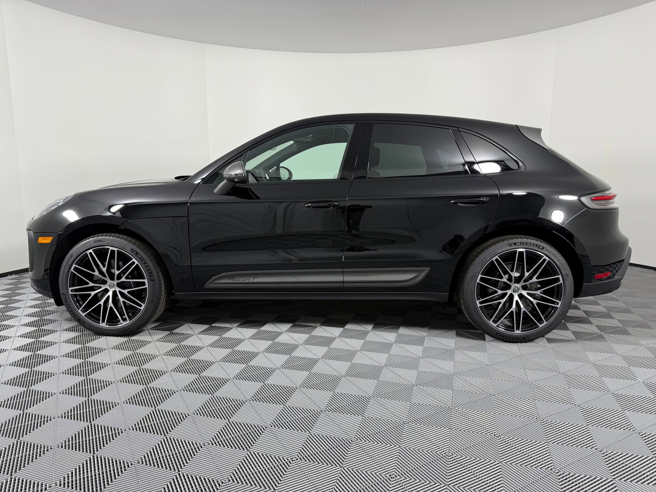 New 2026 Porsche Macan Turbo image 2