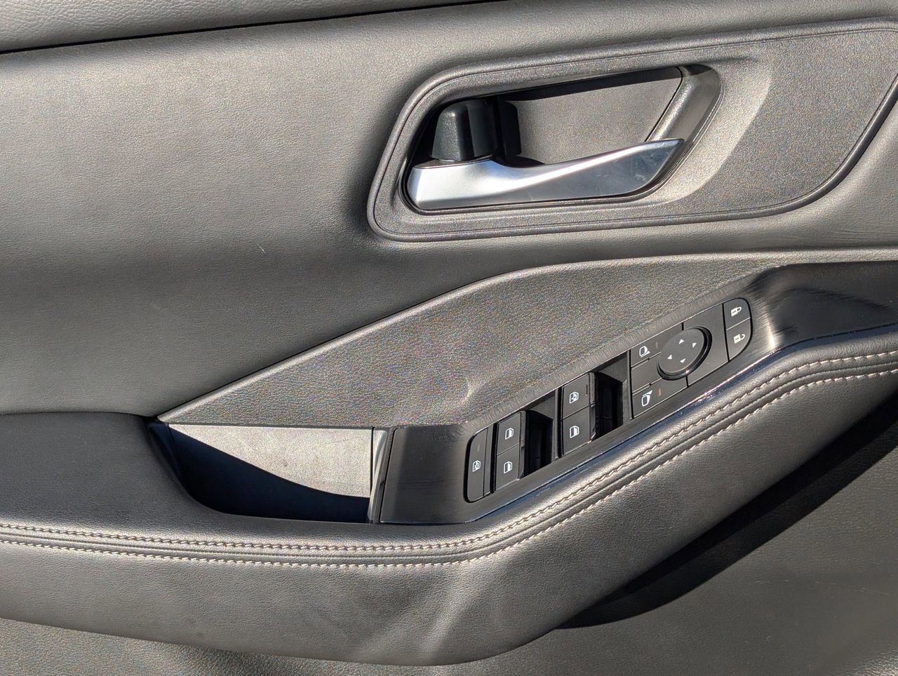 Certified 2024 Nissan Rogue SV image 26