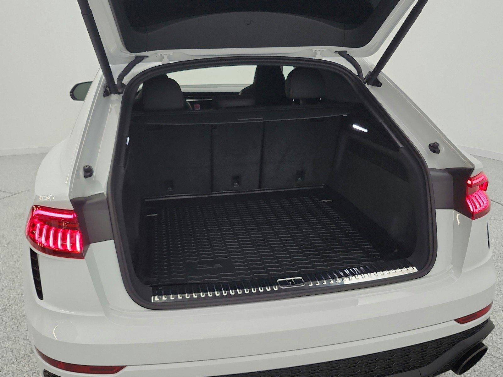 Used 2024 Audi RS Q8 image 21