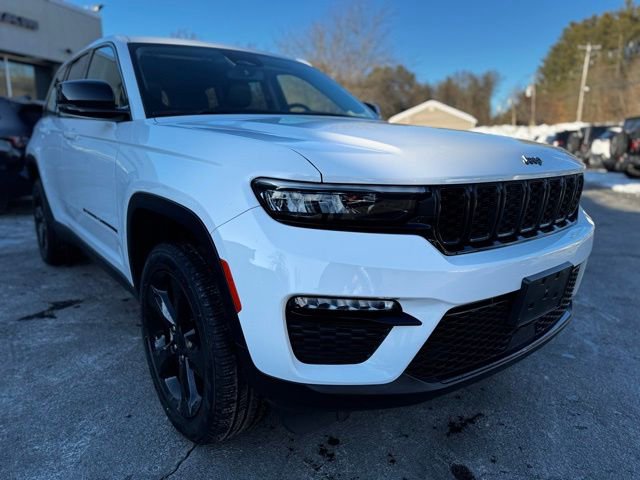 Used 2023 Jeep Grand Cherokee Limited w/ Black Appearance Package image 7