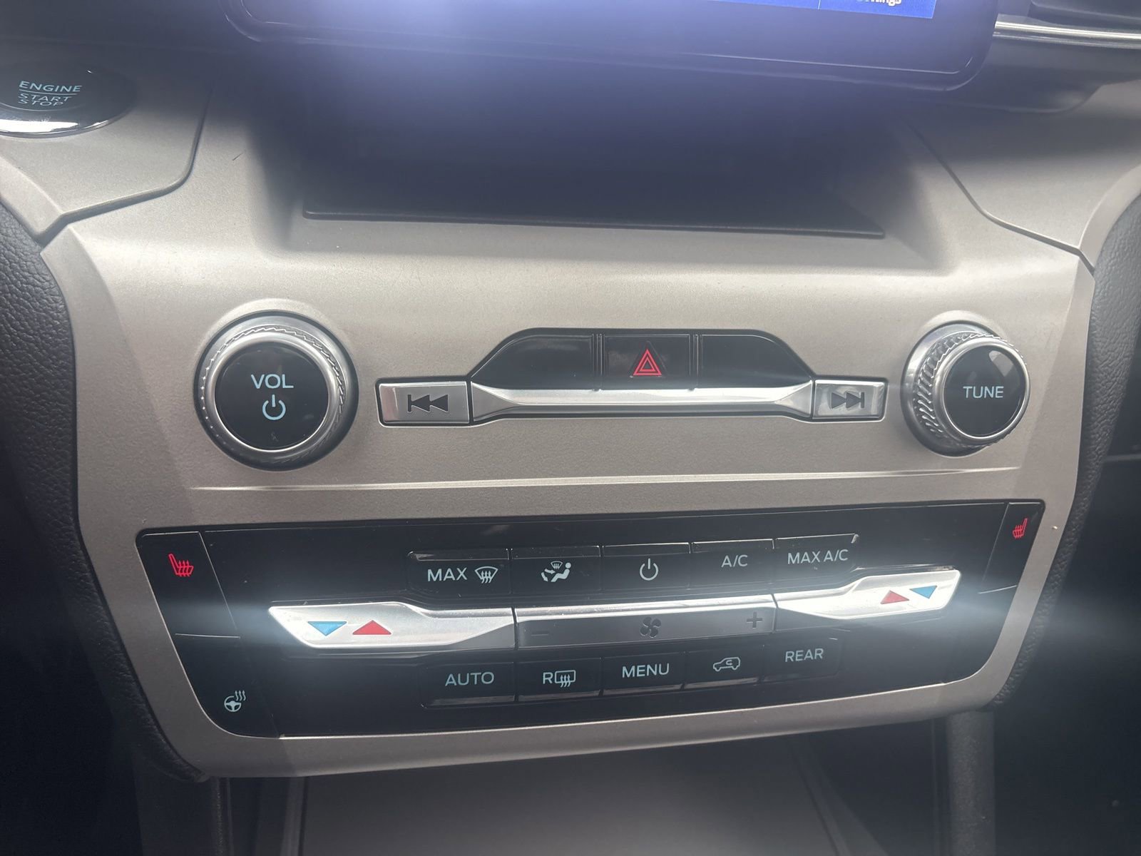 Certified 2022 Ford Explorer XLT w/ Equipment Group 202A image 24