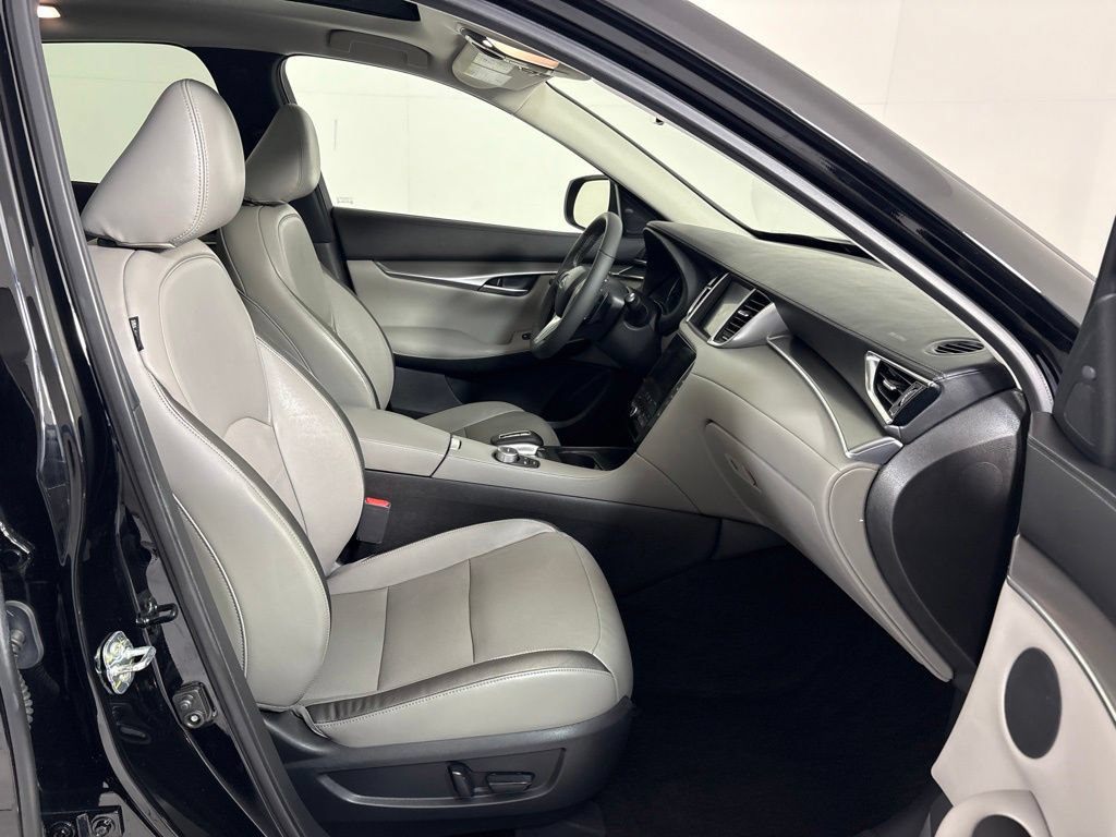 Used 2023 INFINITI QX50 Luxe FWD image 12