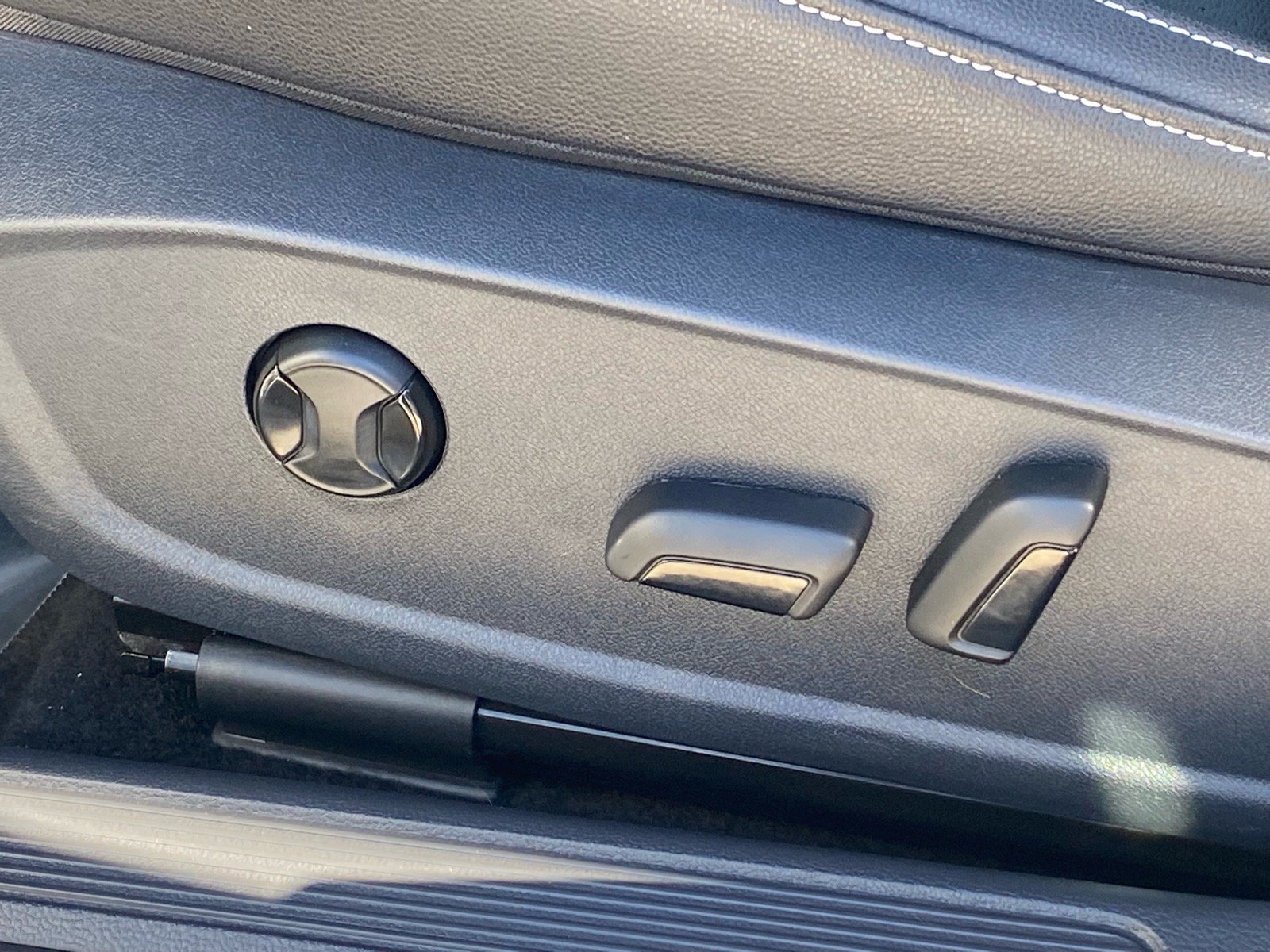 Certified 2023 Volkswagen Jetta SE FWD image 14