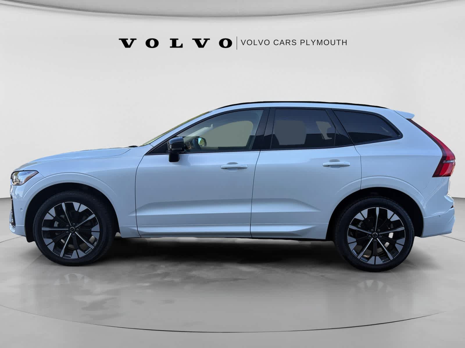 Used 2026 Volvo XC60 B5 Plus AWD/4WD image 4