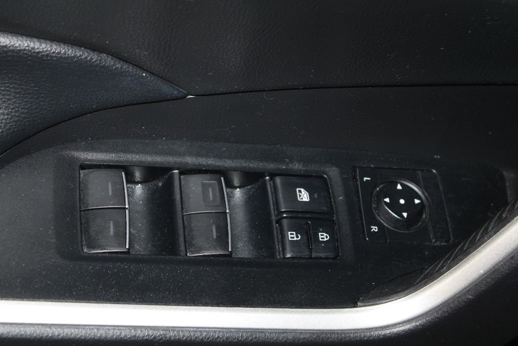 Used 2022 Toyota RAV4 XLE AWD/4WD image 9