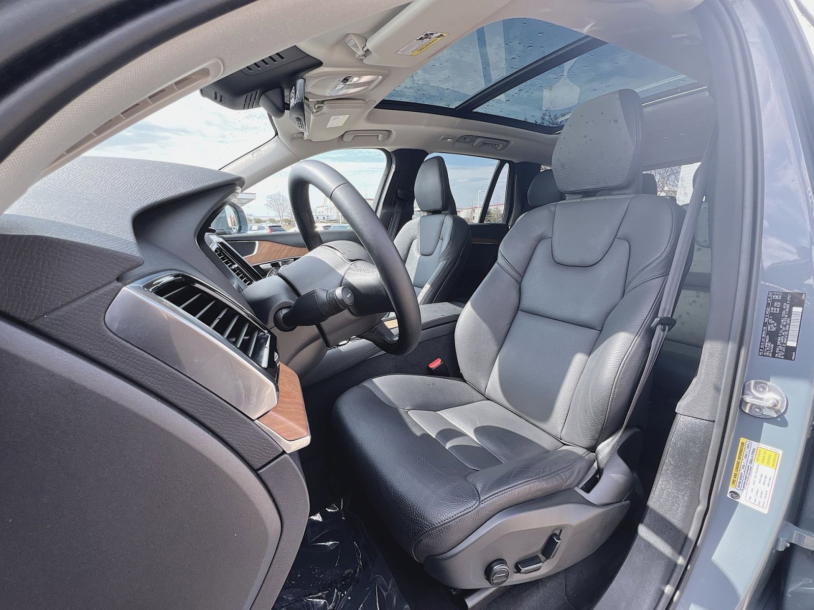 Certified 2023 Volvo XC90 B5 Plus w/ Protection Package Premier image 13