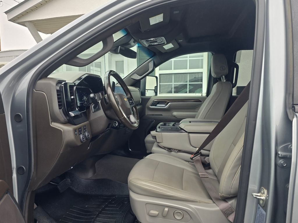 Used 2024 Chevrolet Silverado 2500 LT w/ Convenience Package image 13