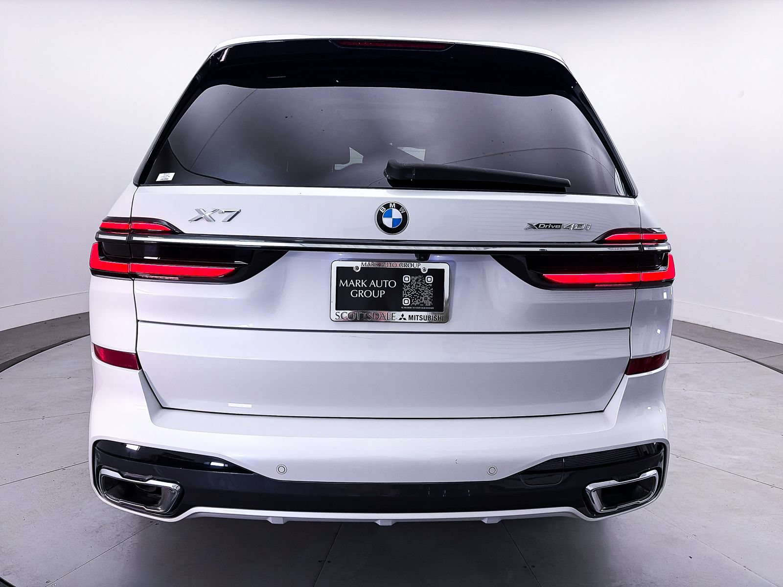 Used 2023 BMW X7 xDrive40i w/ M Sport Package AWD/4WD image 16