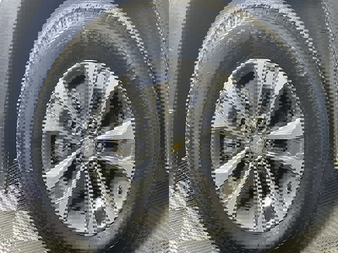 Used 2025 Chevrolet Equinox LT image 9