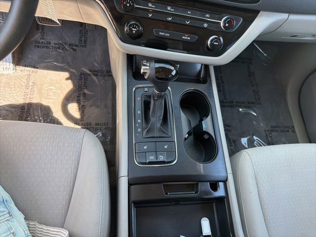 Used 2016 Kia Sedona LX w/ Option Group 020 FWD image 12