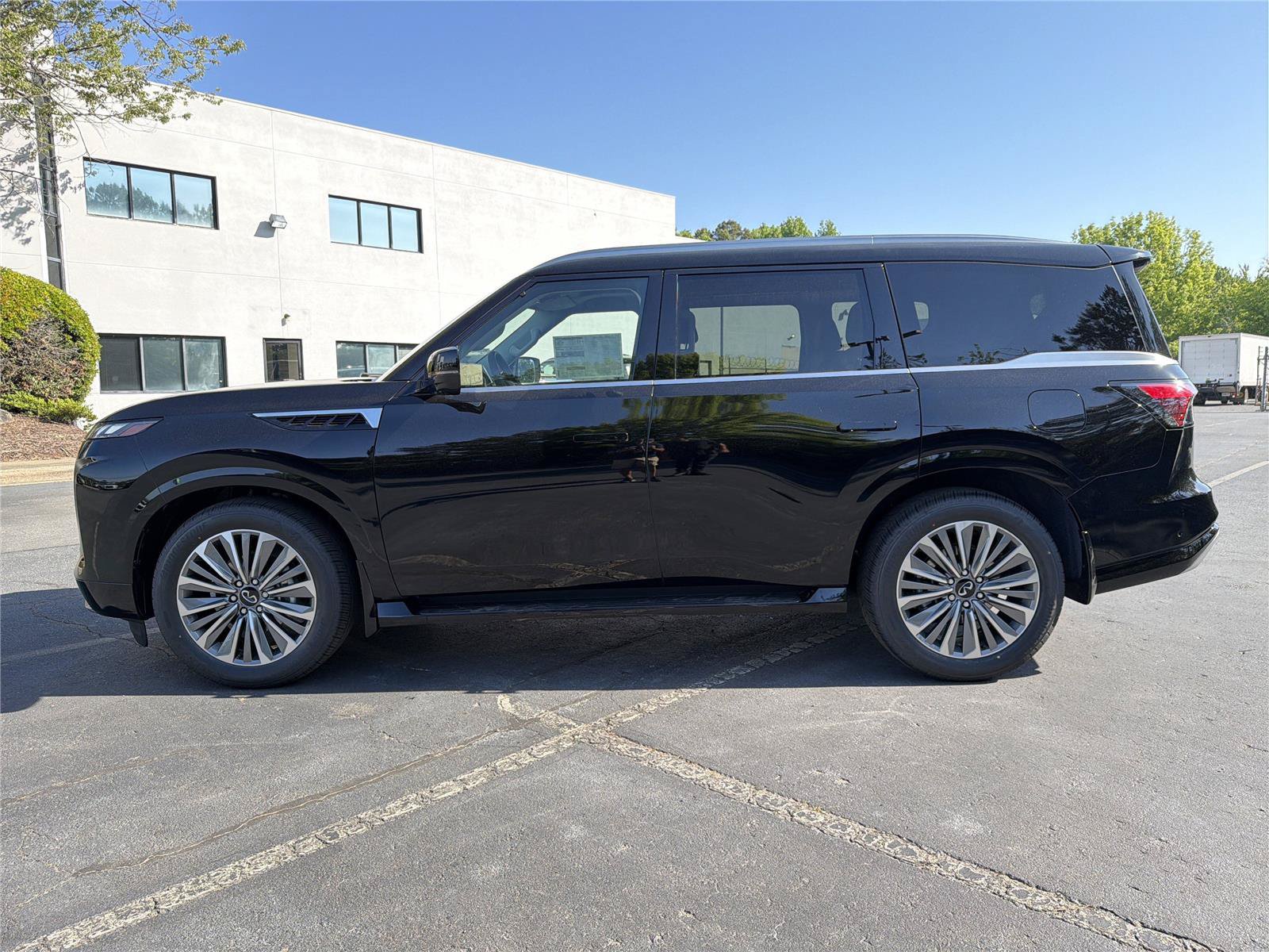 New 2026 INFINITI QX80 Luxe w/ Cargo Package AWD/4WD image 25