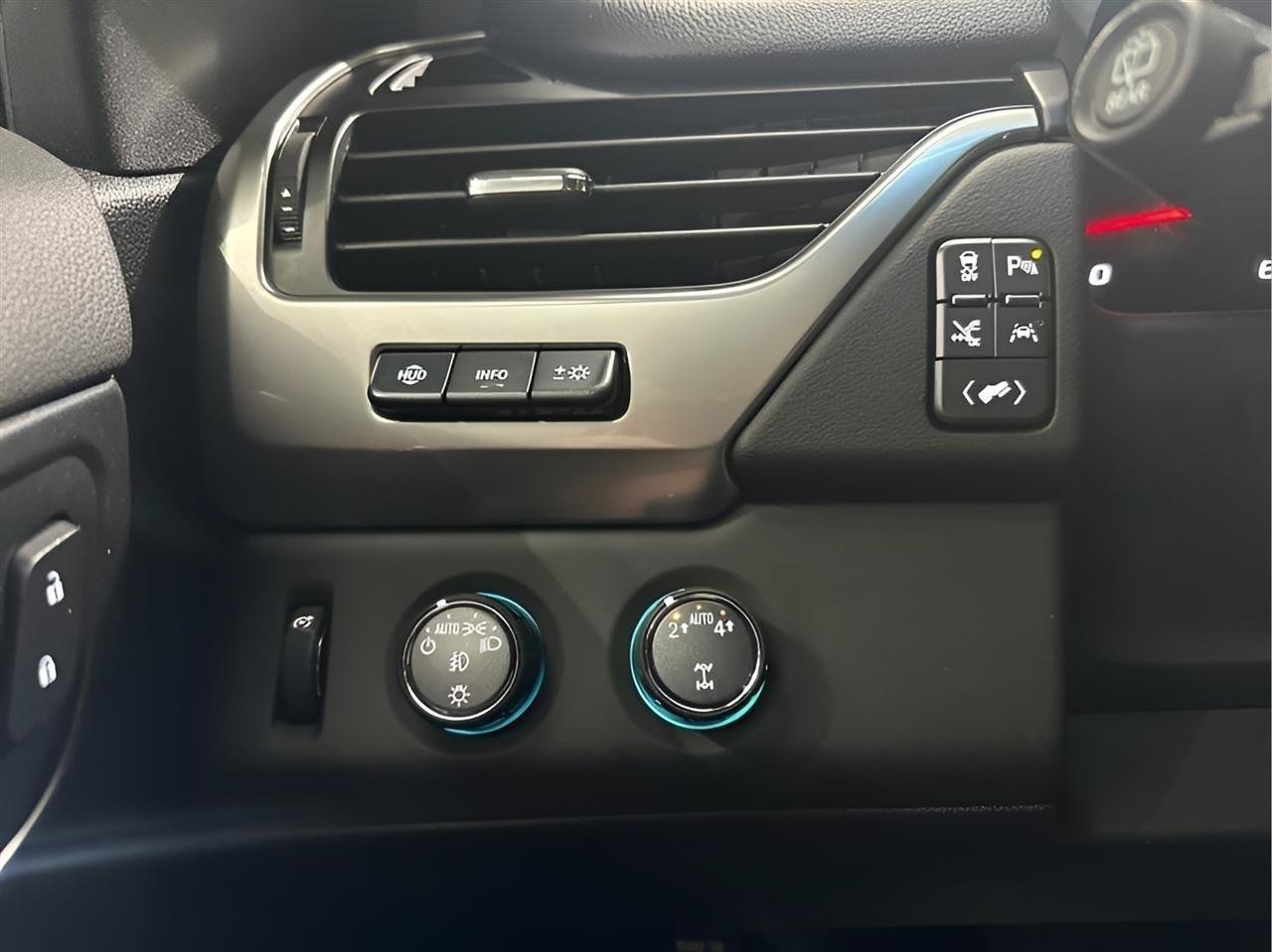 Used 2019 Chevrolet Tahoe Premier AWD/4WD image 19