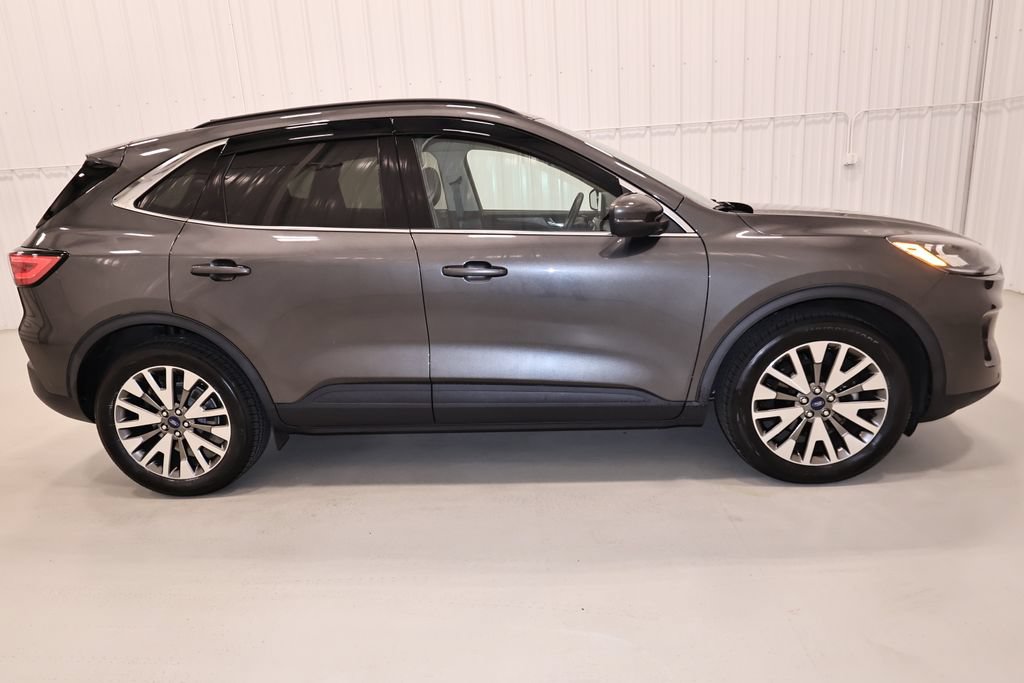 Certified 2020 Ford Escape Titanium w/ Titanium Premium Package 2.0 AWD/4WD image 2