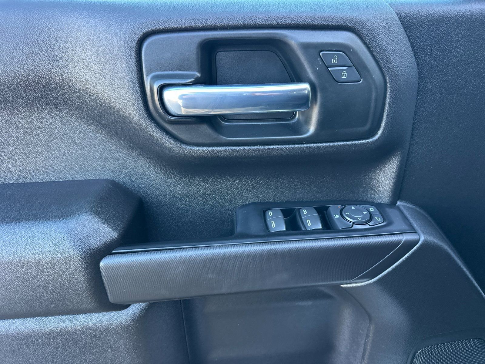 Used 2022 Chevrolet Silverado 1500 Custom image 10