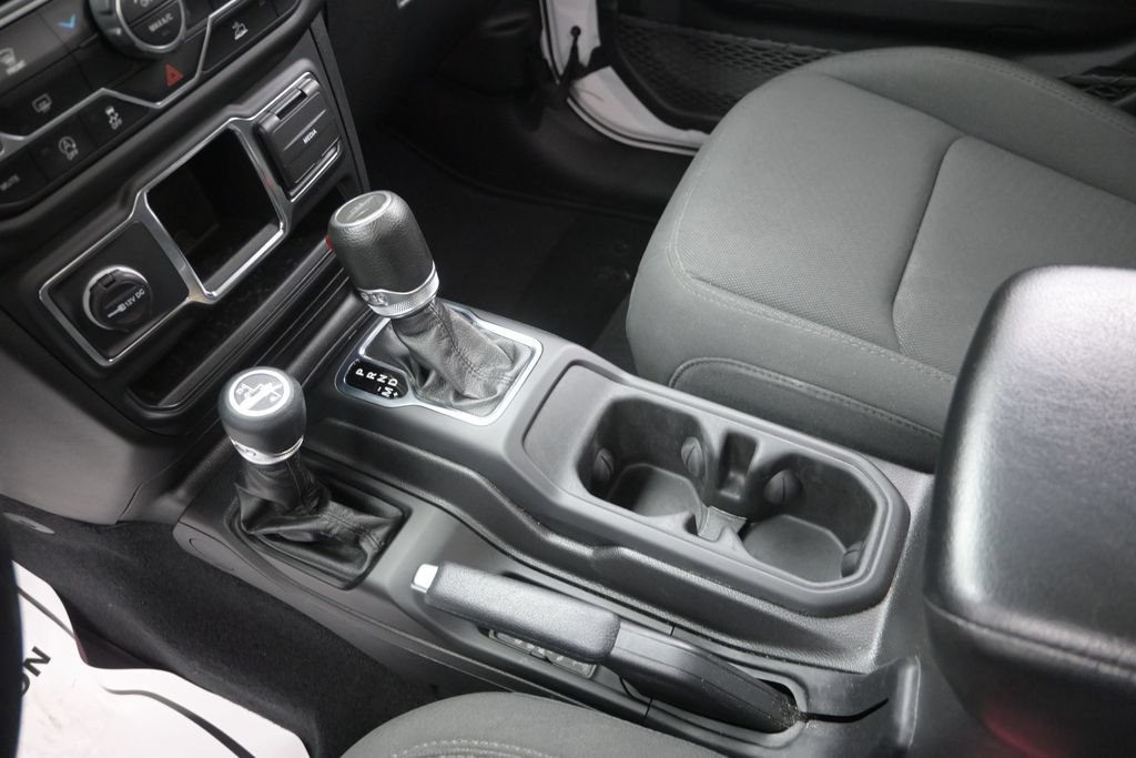 Used 2023 Jeep Gladiator Sport AWD/4WD image 14