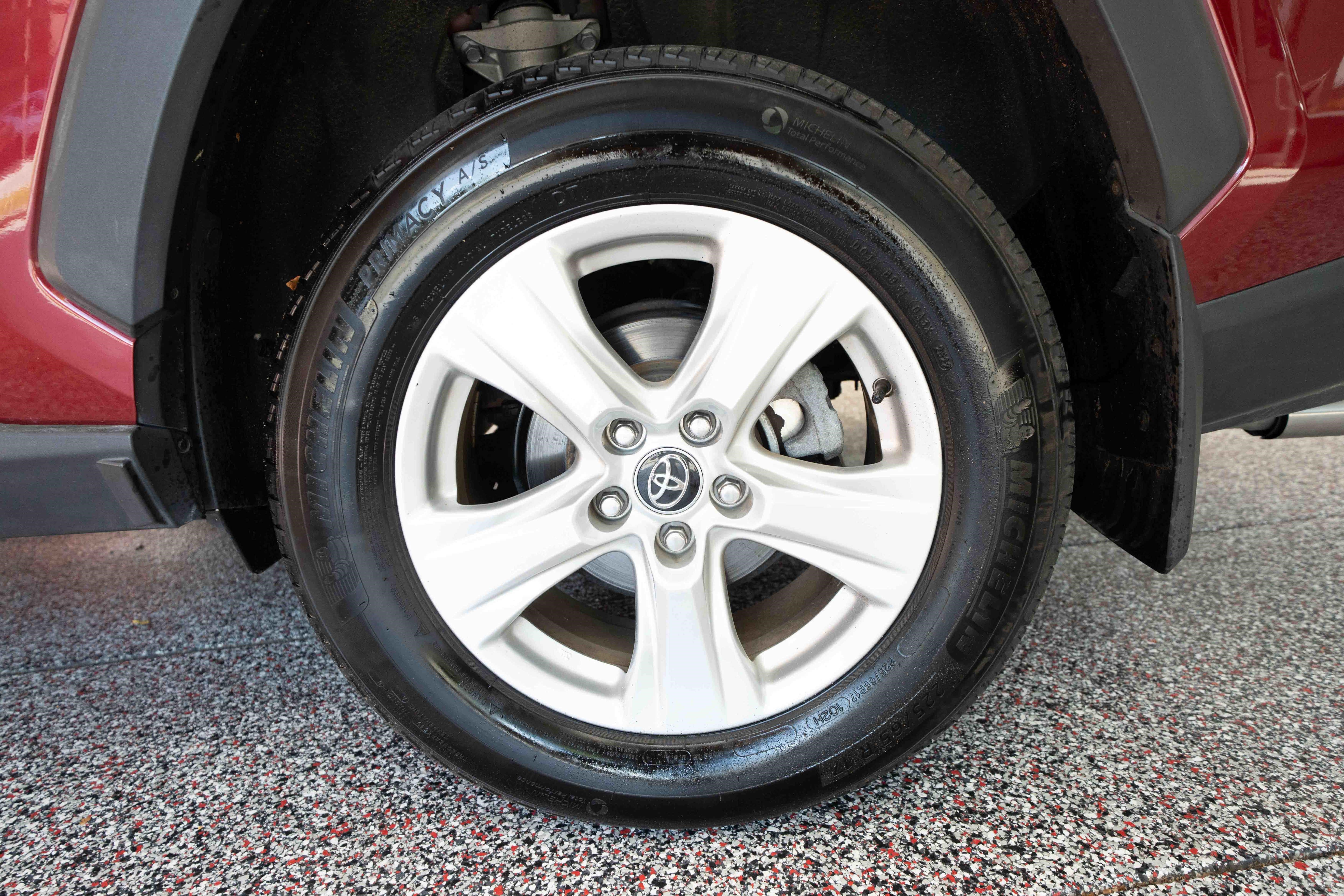 Certified 2020 Toyota RAV4 XLE w/ Convenience Package AWD/4WD image 31