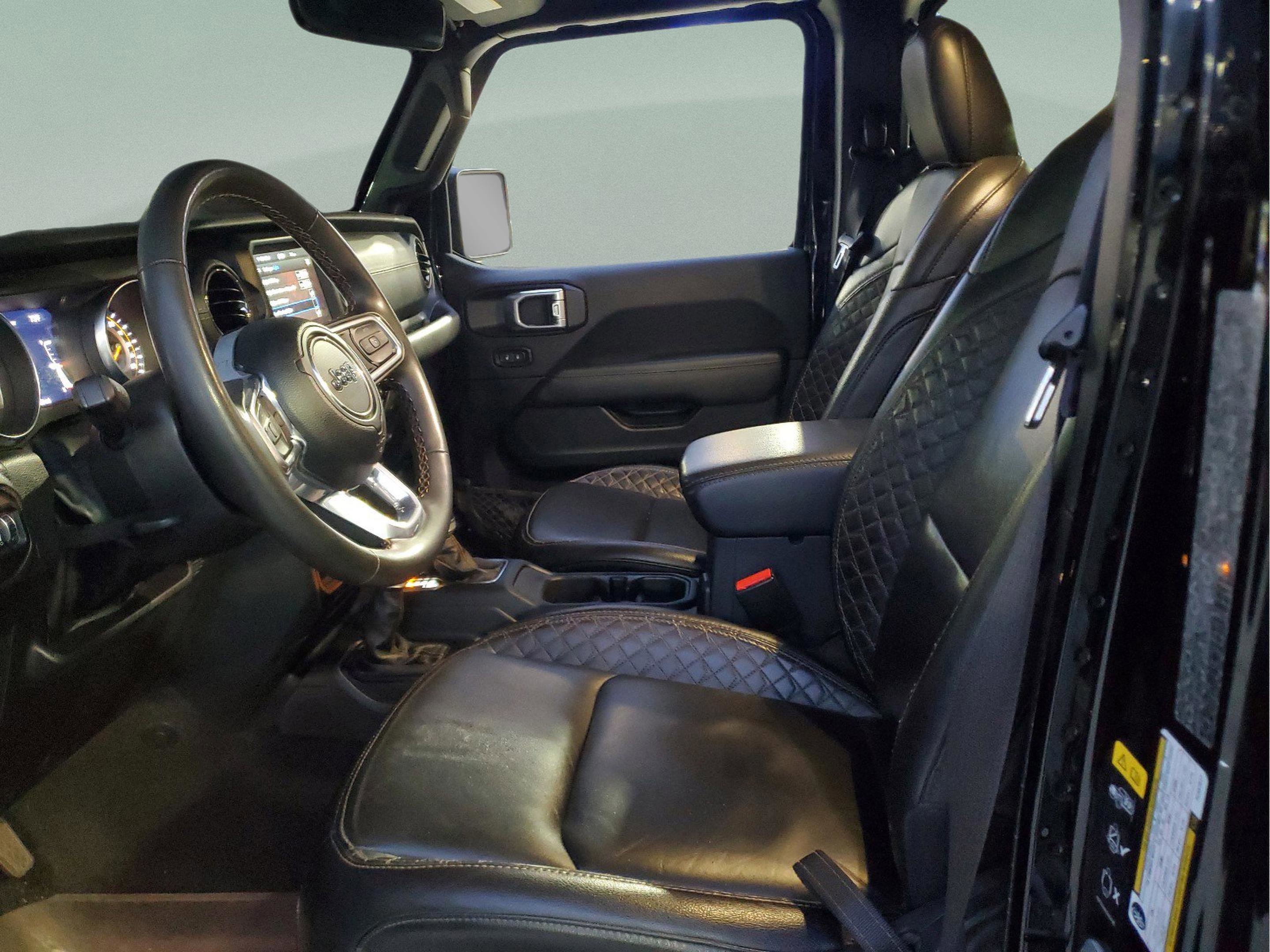 Used 2023 Jeep Gladiator Overland AWD/4WD image 15