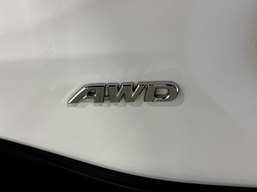 Used 2021 Toyota RAV4 LE AWD/4WD image 32