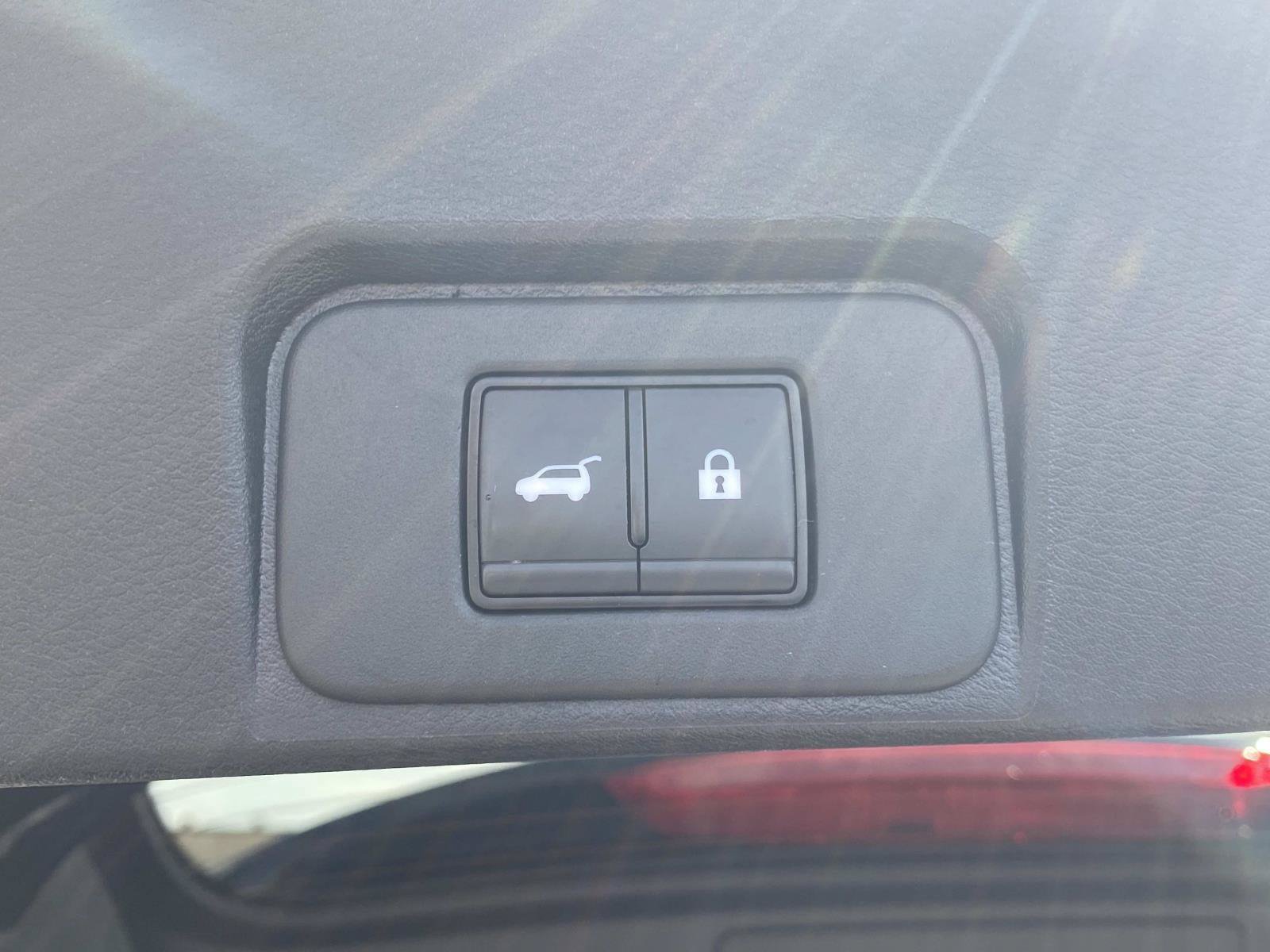 Used 2025 Nissan Rogue SV FWD image 7