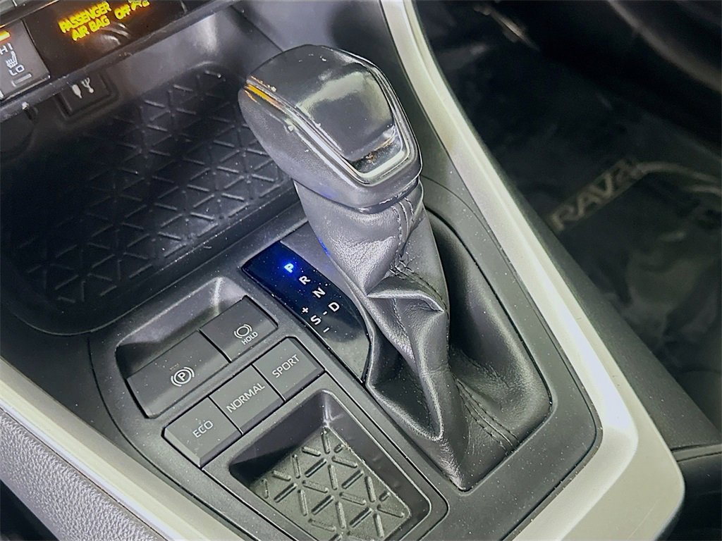 Used 2019 Toyota RAV4 XLE Premium image 31