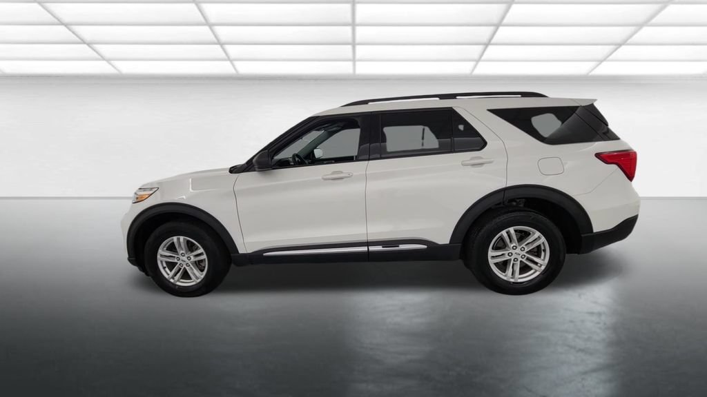 Used 2023 Ford Explorer XLT AWD/4WD image 5