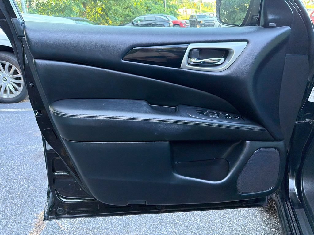 Used 2019 Nissan Pathfinder SV FWD image 10