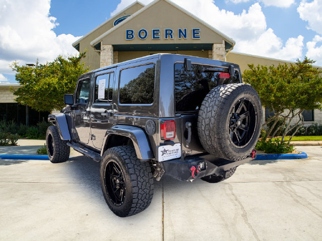Used 2017 Jeep Wrangler Unlimited Rubicon w/ Connectivity Group AWD/4WD image 3