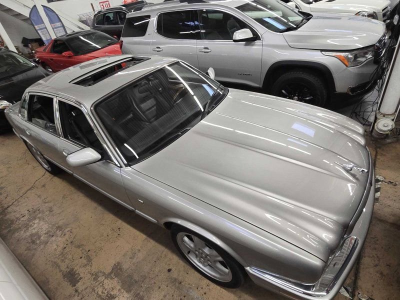 Used 1999 Jaguar XJ8 image 12