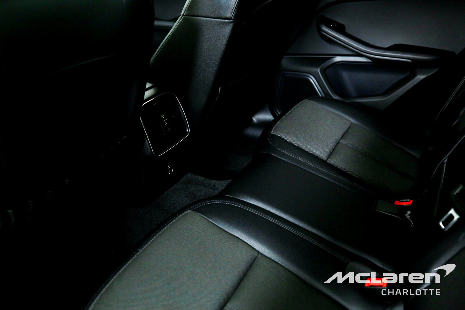 Used 2024 Porsche Macan AWD/4WD image 19
