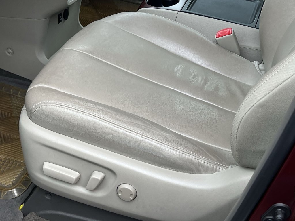 Used 2013 Toyota Sienna XLE w/ Entertainment Pkg FWD image 12