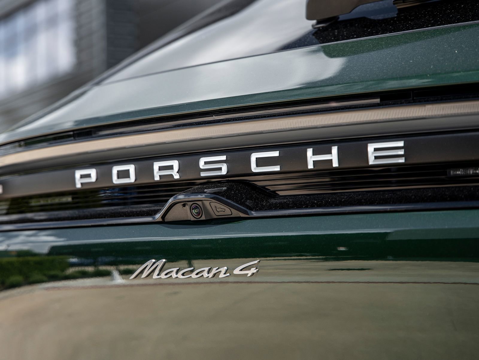 Certified 2025 Porsche Macan 4 Electric image 14