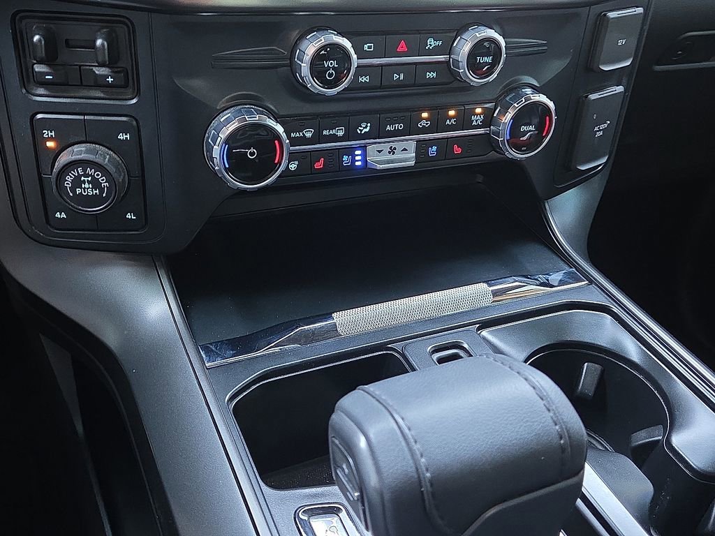 Used 2025 Ford F150 Lariat w/ Equipment Group 501A Mid image 28