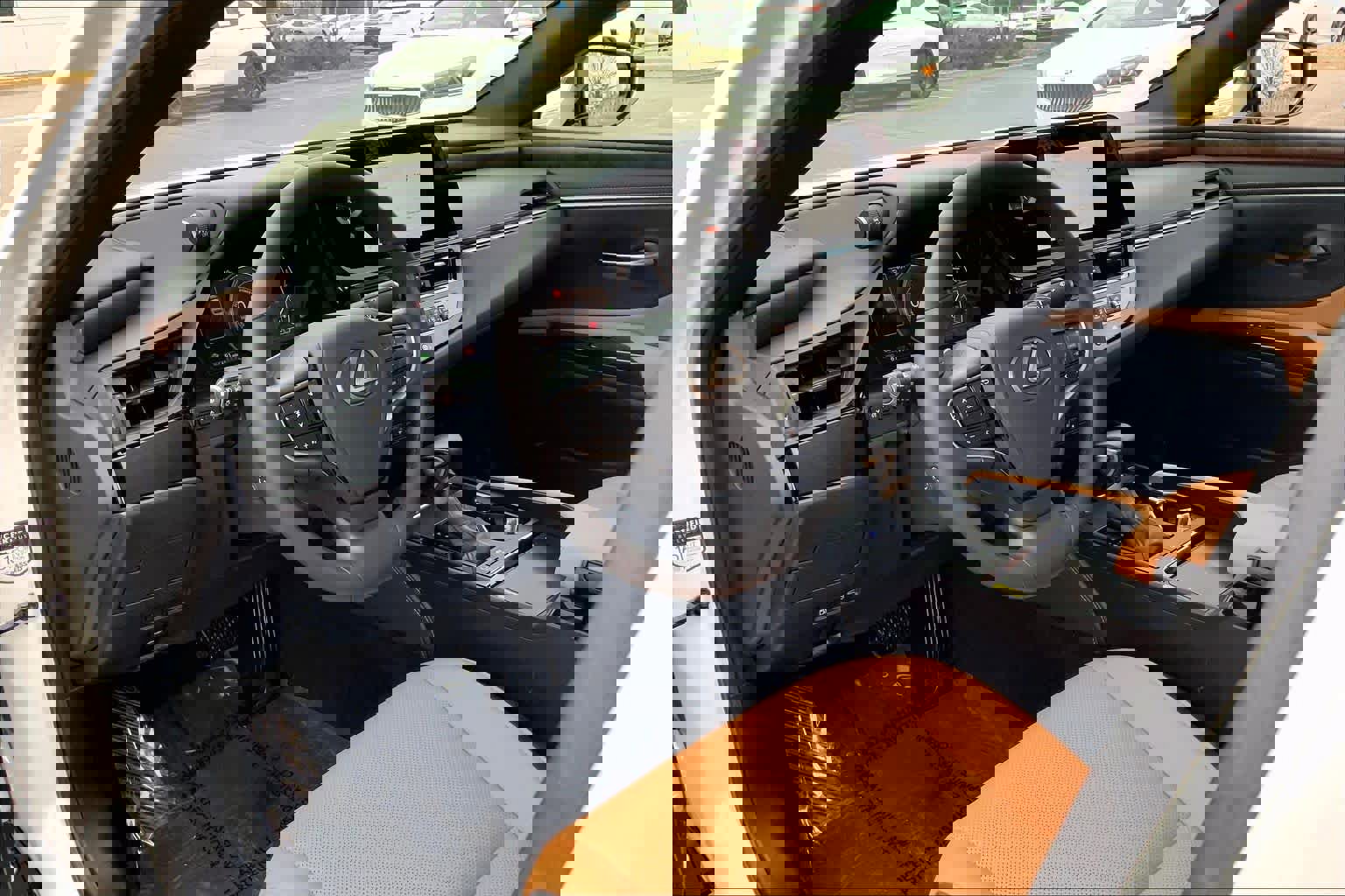 Certified 2025 Lexus ES 300h ES 300h w/ Premium Package image 18