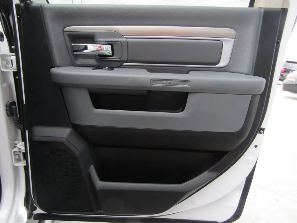 Used 2015 RAM 2500 SLT image 39