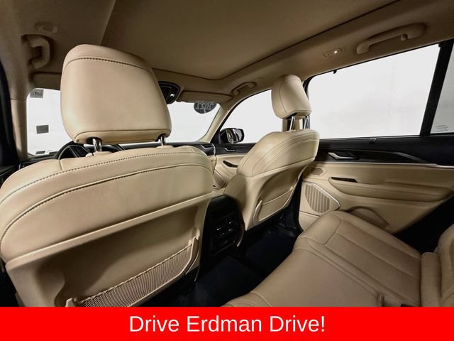 Used 2022 Jeep Grand Cherokee Limited w/ Luxury Tech Group II RWD image 10