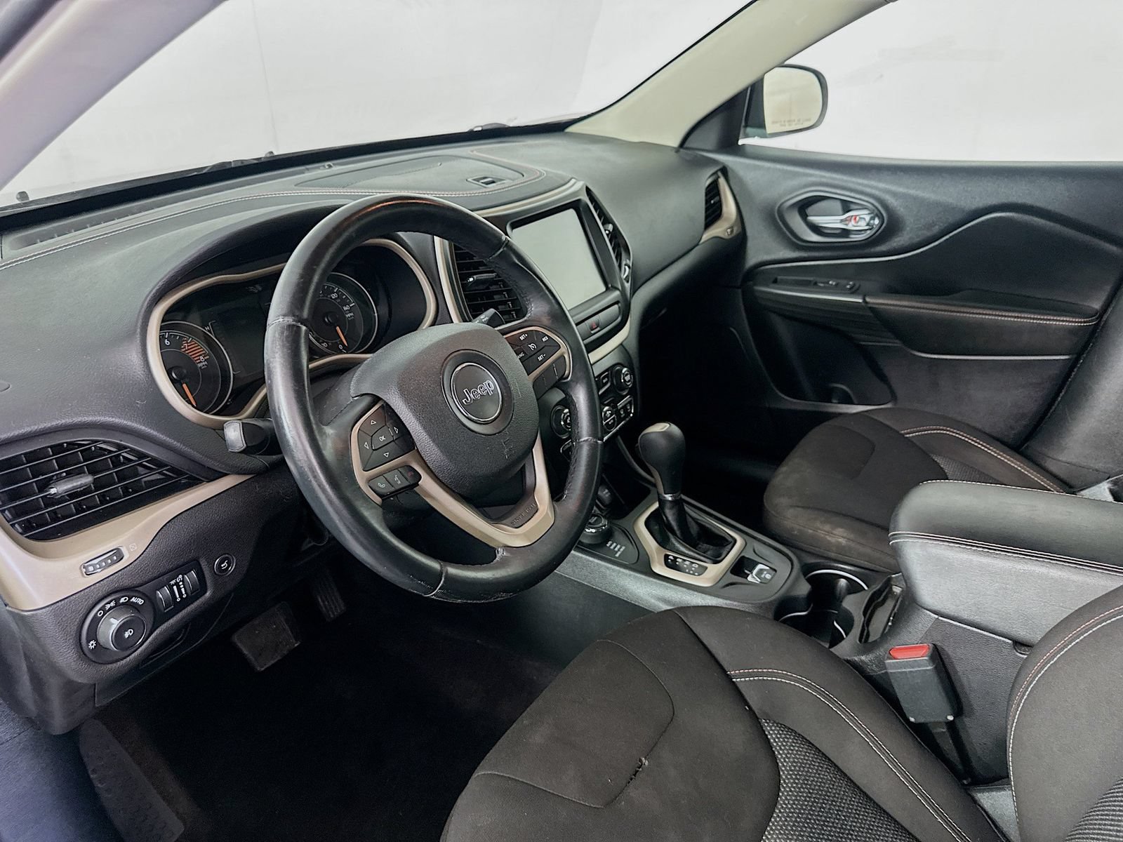 Used 2017 Jeep Cherokee 75th Anniversary AWD/4WD image 9