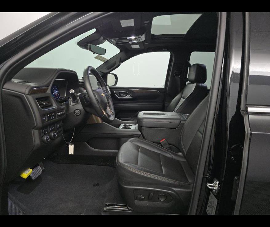 Used 2023 Chevrolet Tahoe High Country image 3