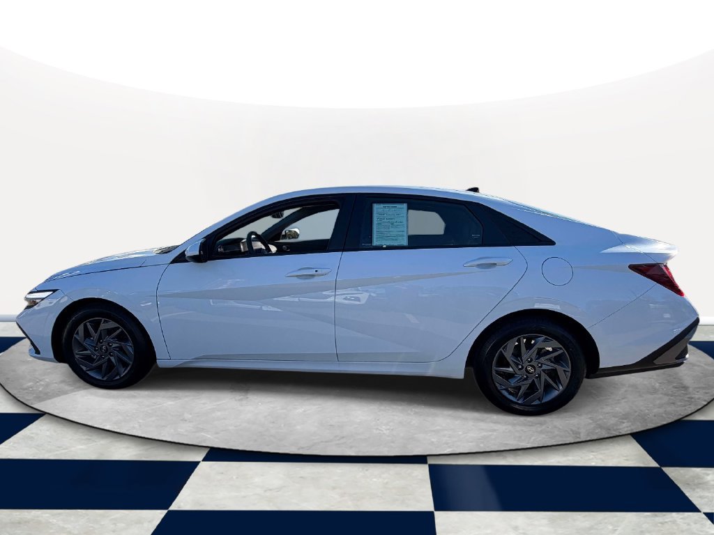 Certified 2024 Hyundai Elantra SEL FWD image 3