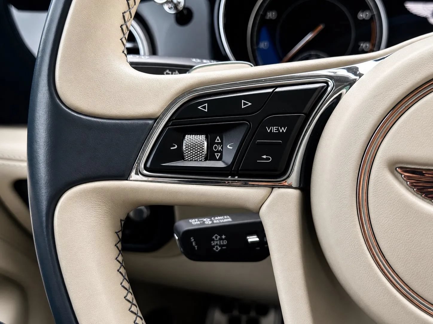 Used 2017 Bentley Bentayga AWD/4WD image 36