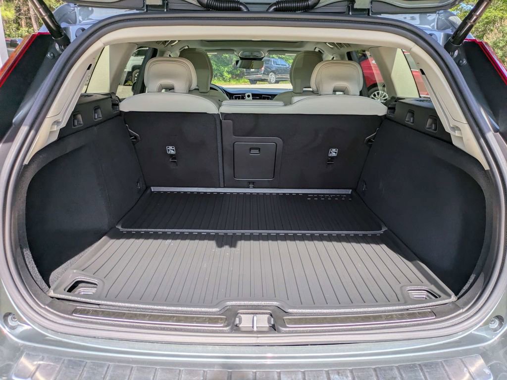 Used 2026 Volvo V60 B5 Cross Country Plus w/ Protection Package Premier AWD/4WD image 13