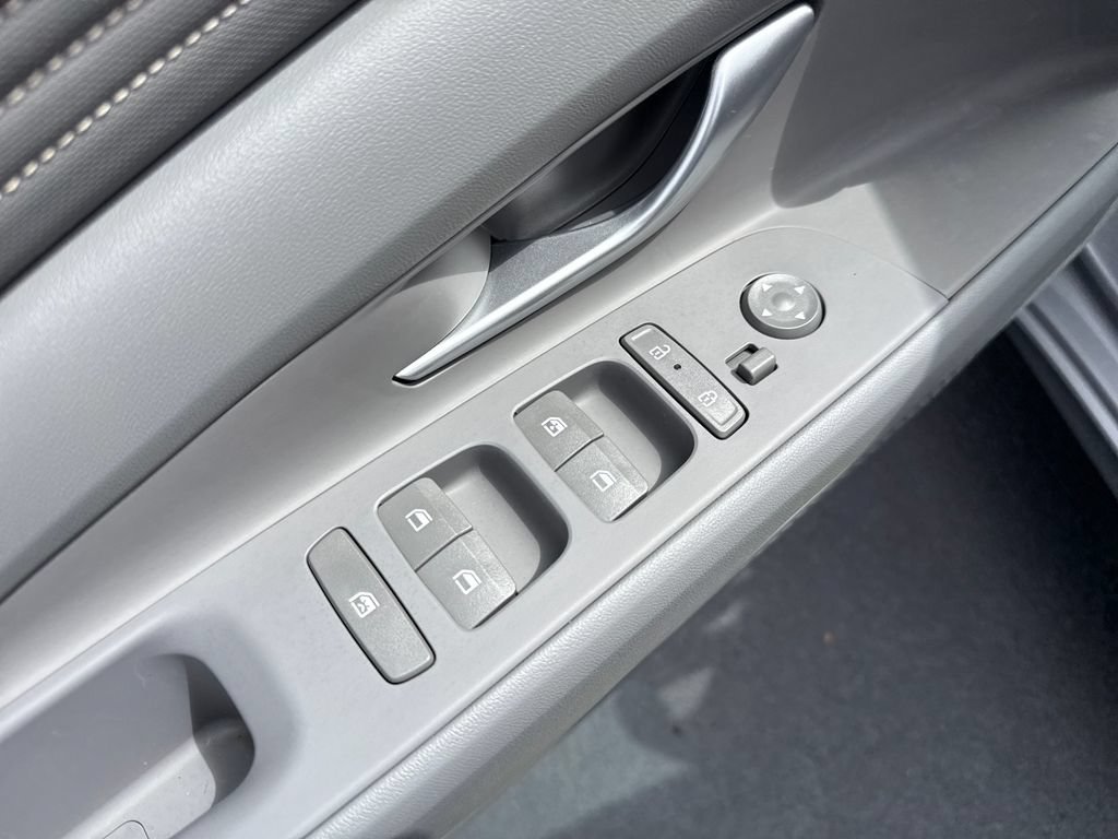 Certified 2025 Hyundai Elantra Sport FWD image 10