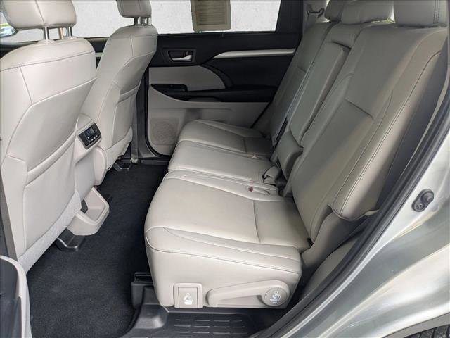 Used 2019 Toyota Highlander XLE image 17