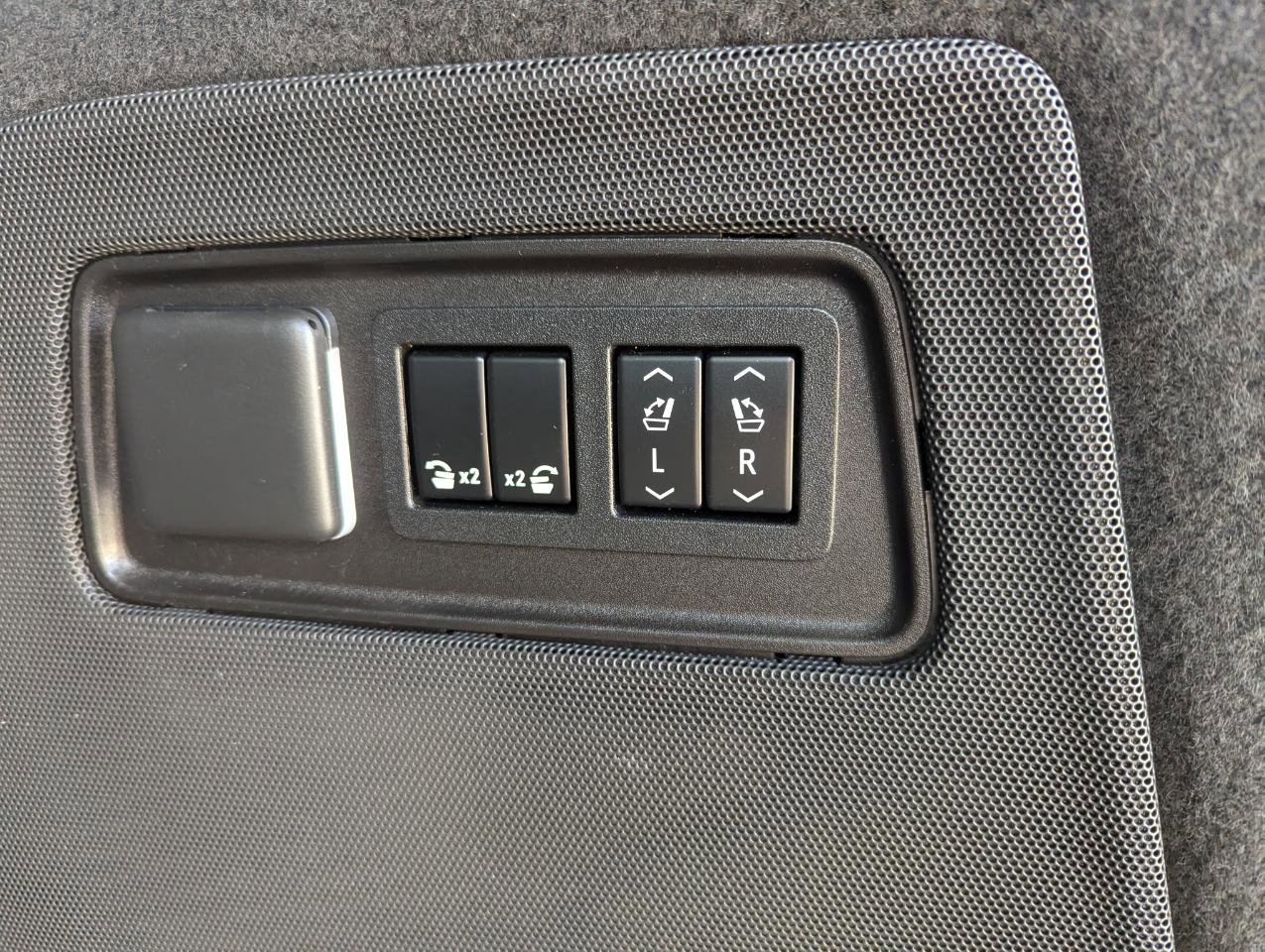 Used 2022 Cadillac Escalade ESV Sport Platinum AWD/4WD image 55