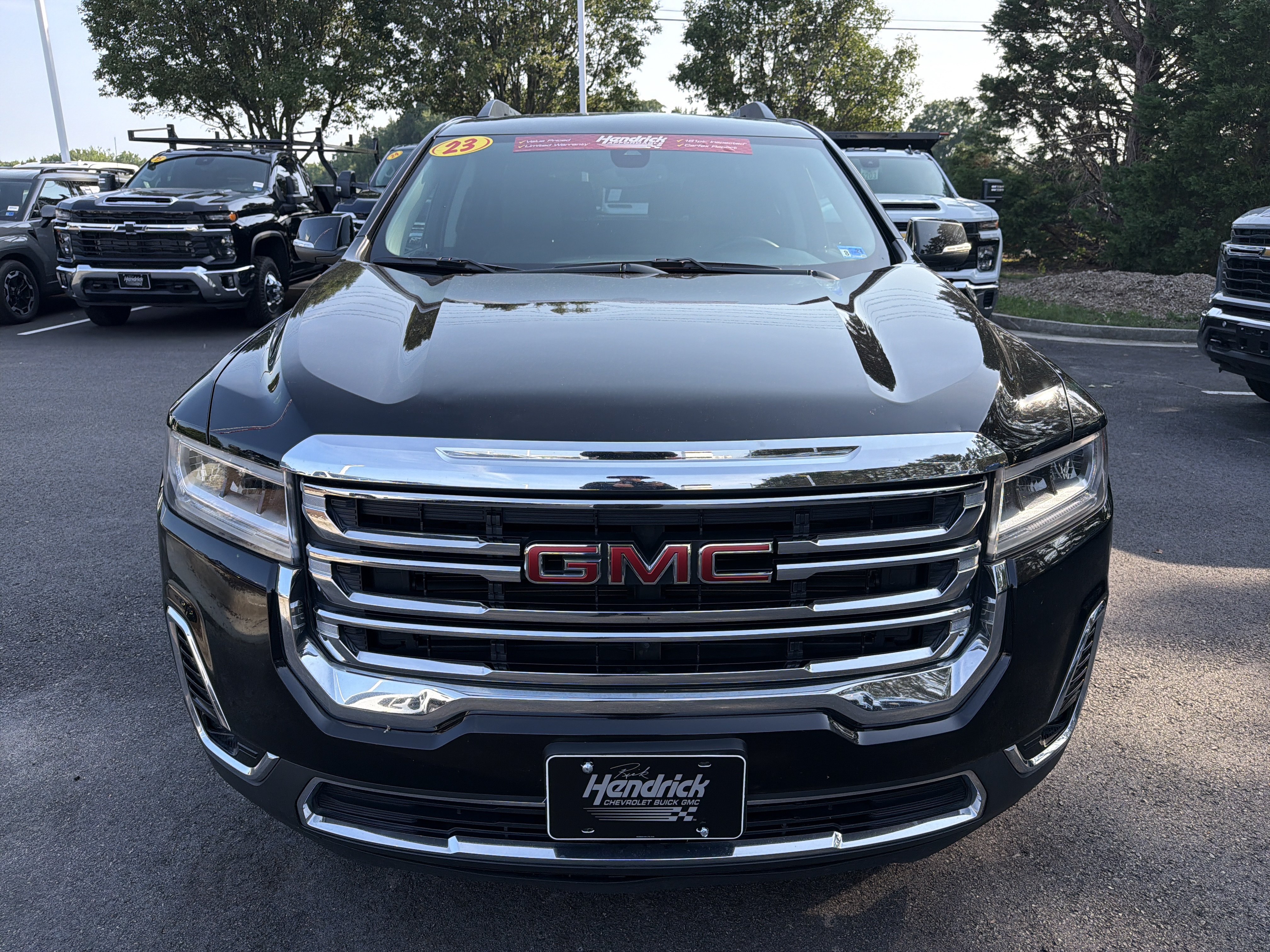 Used 2023 GMC Acadia SLT AWD/4WD image 3
