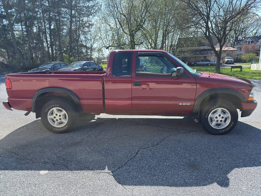 Used 2002 Chevrolet S10 Pickup LS w/ LS Preferred Equipment Group AWD/4WD image 6