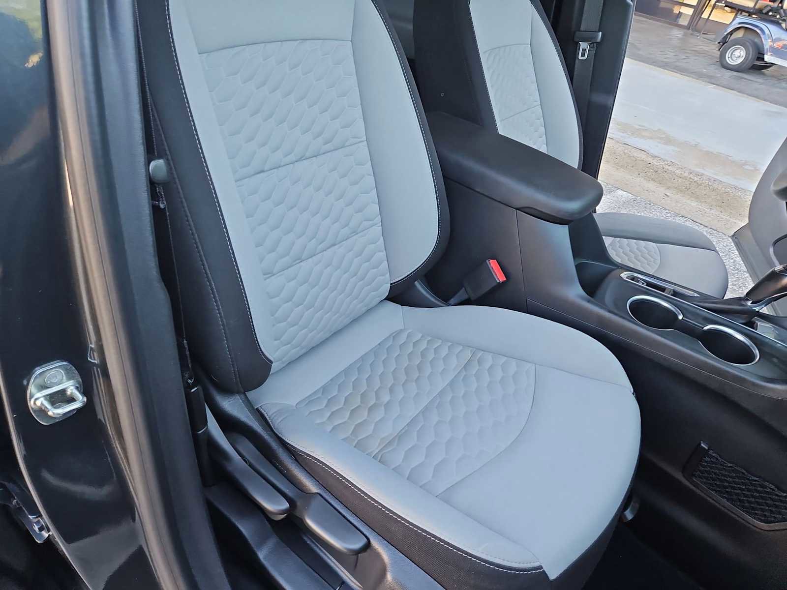 Used 2018 Chevrolet Equinox LT FWD image 35