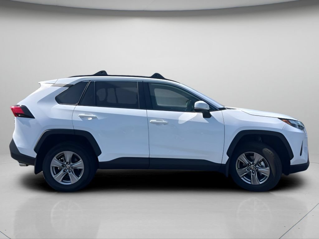 Used 2024 Toyota RAV4 XLE AWD/4WD image 9