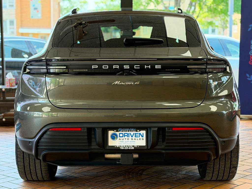Used 2024 Porsche Macan 4 Electric AWD/4WD image 7