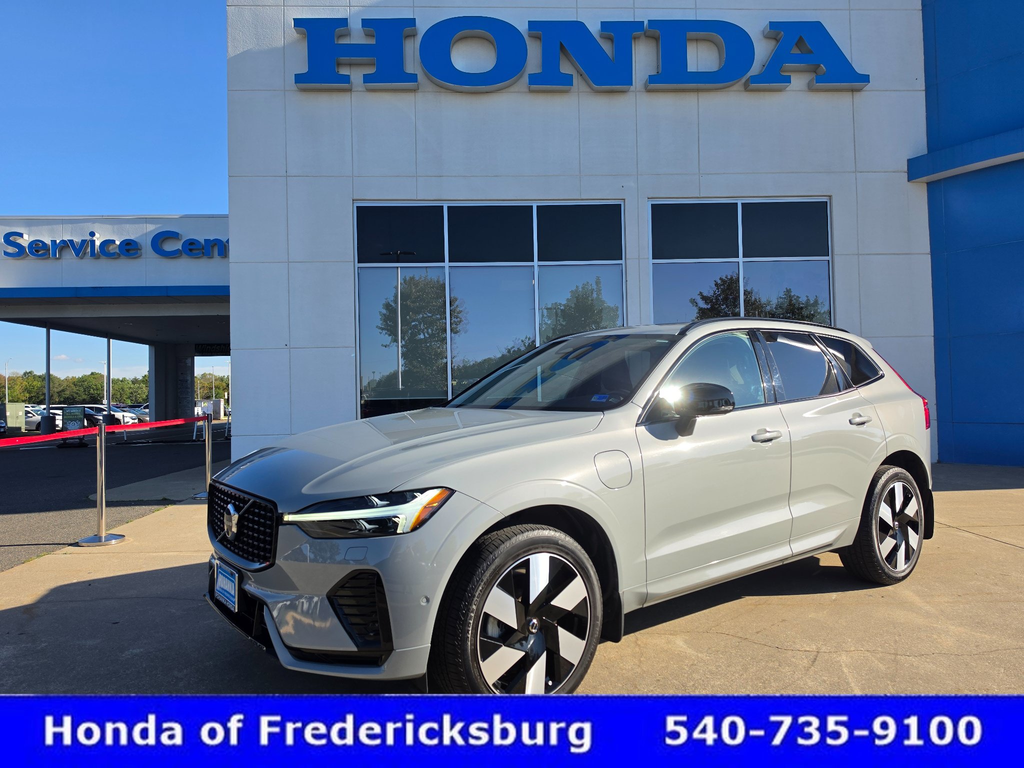 Used 2025 Volvo XC60 T8 Plus w/ Protection Package Premier